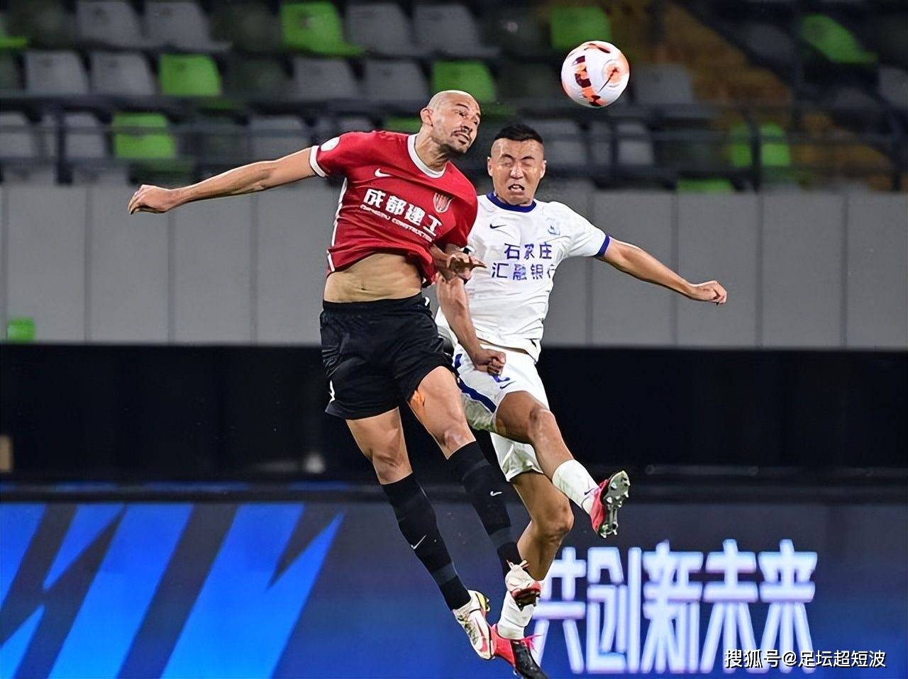 包含T1翻盘DFM,BDD操刀奇招英雄翻盘激烈交锋成都决赛之夜,留下经典瞬间的词条 包含T1翻盘DFM,BDD操刀奇招英雄翻盘激烈交锋成都决赛之夜,留下经典瞬间的词条