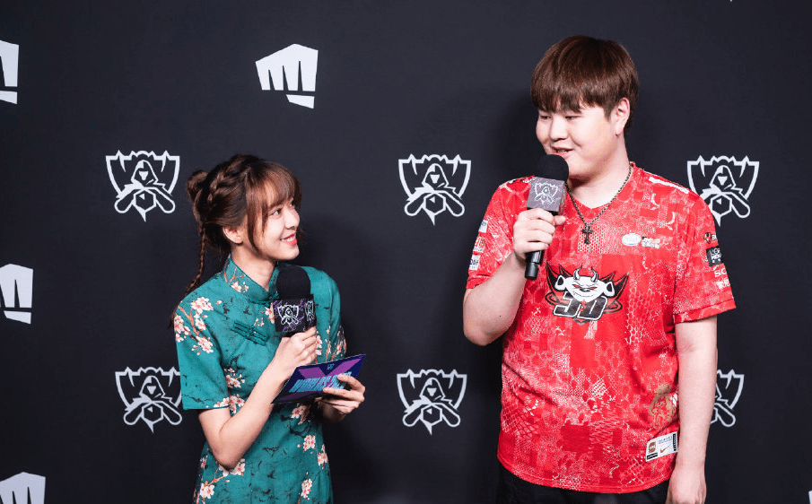 LPL惊险逆转取胜,粉丝狂欢不已 LPL惊险逆转取胜,粉丝狂欢不已